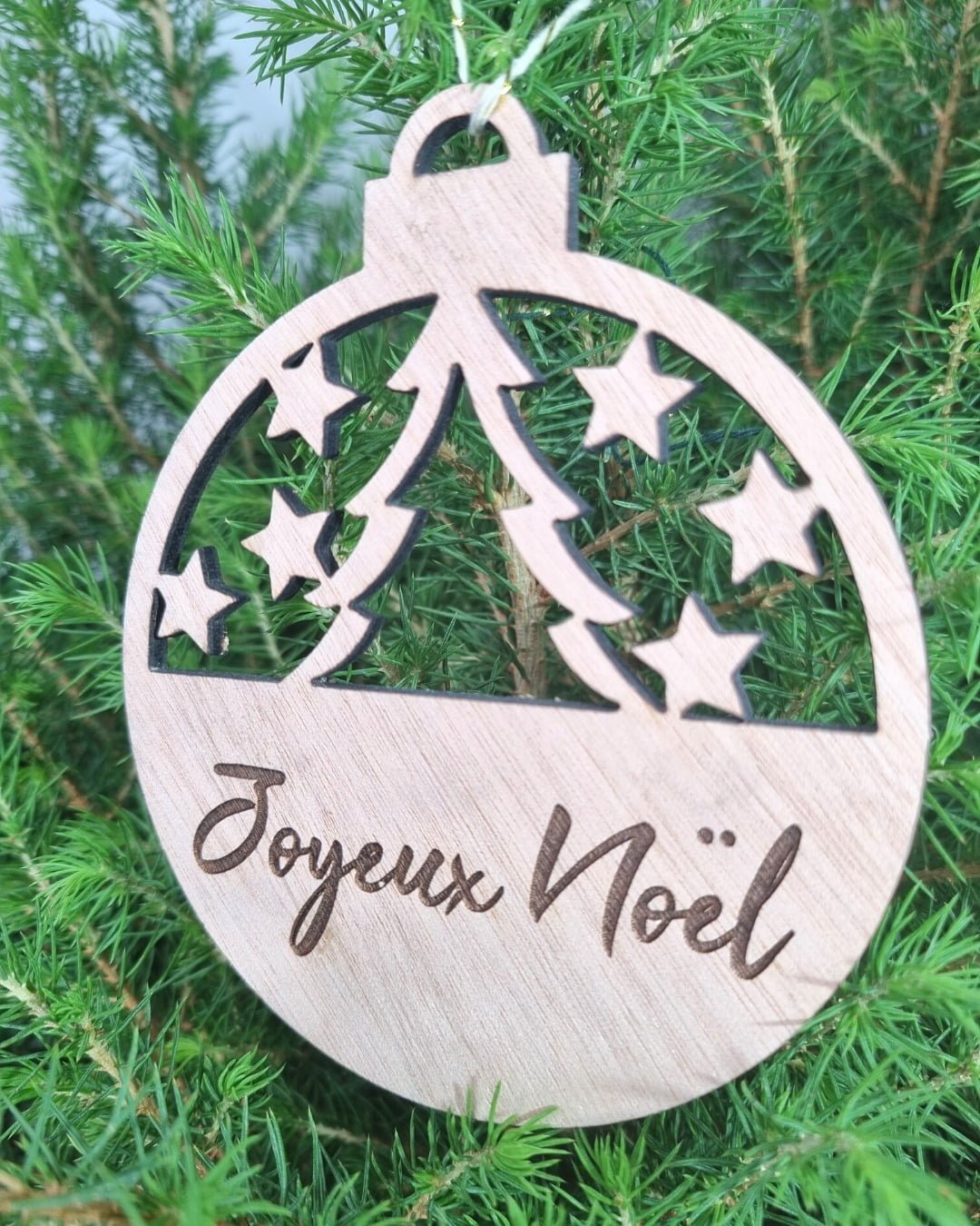 boule-de-noel-personnalisee-en-bois-dessin