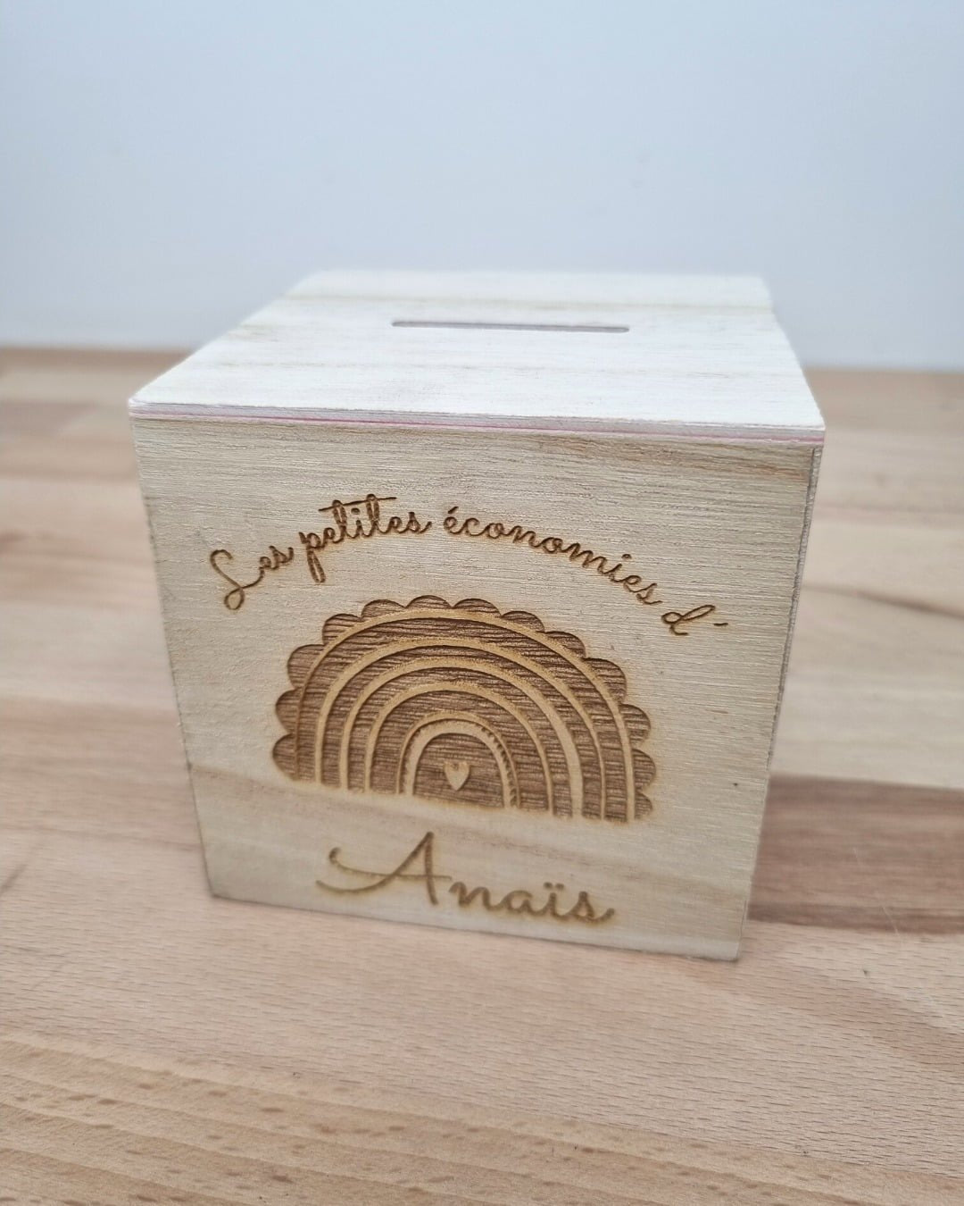 Tirelire-en-bois-personnalisable-enfant-cadeau-noel