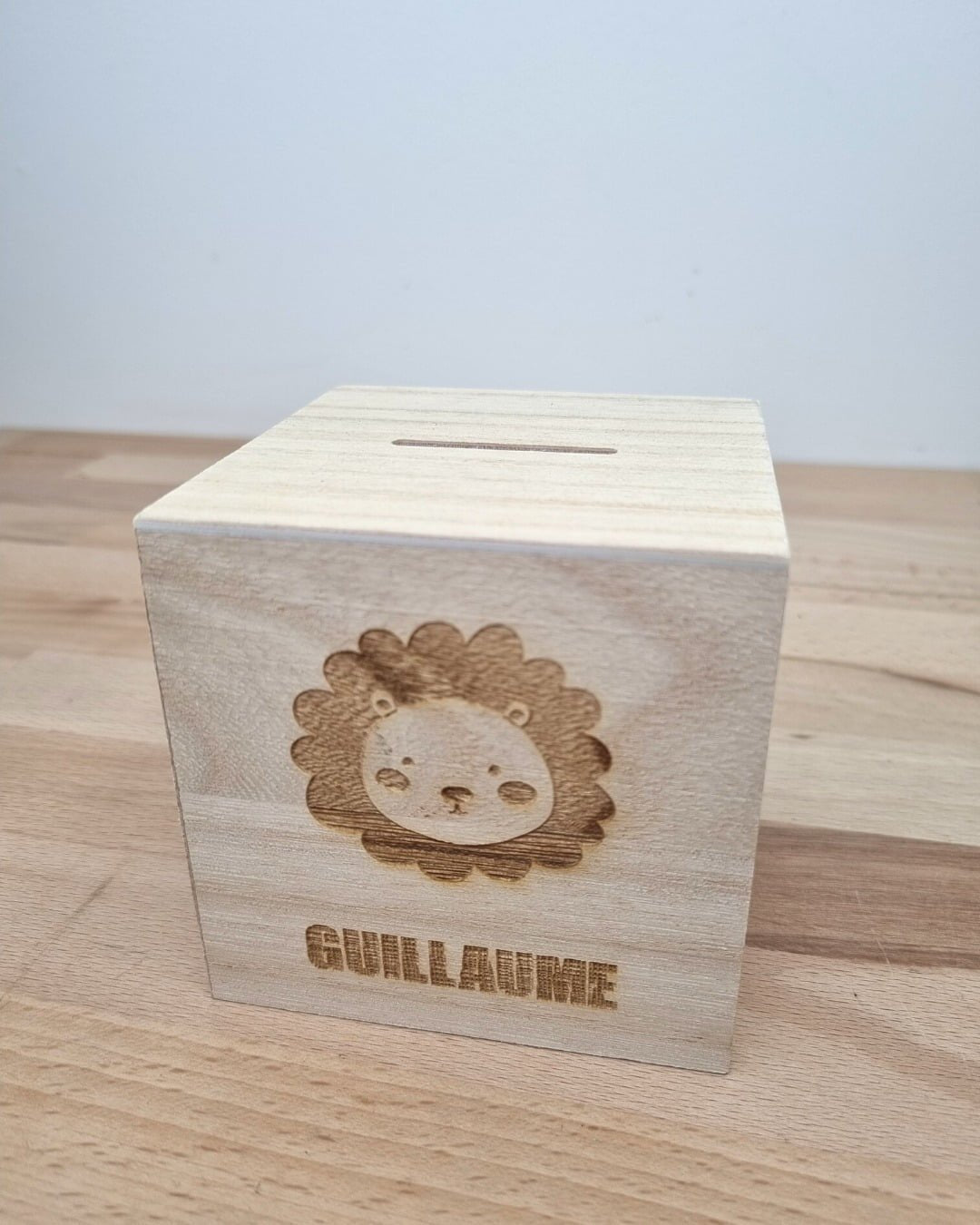 Tirelire-en-bois-personnalisable-enfant-cadeau-noel
