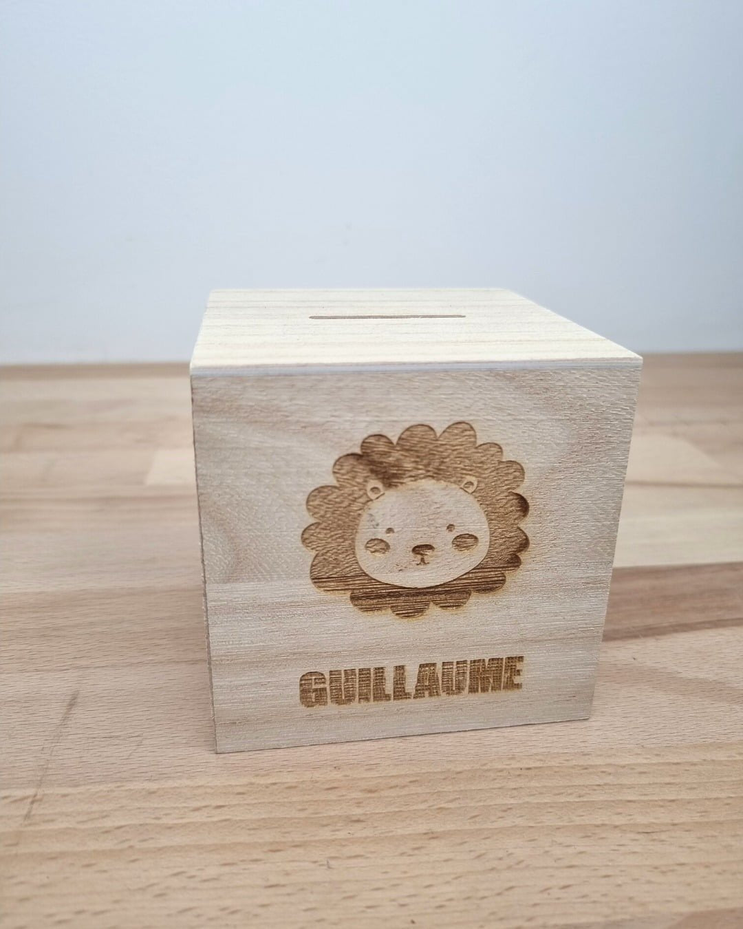 Tirelire-en-bois-personnalisable-enfant-cadeau-noel