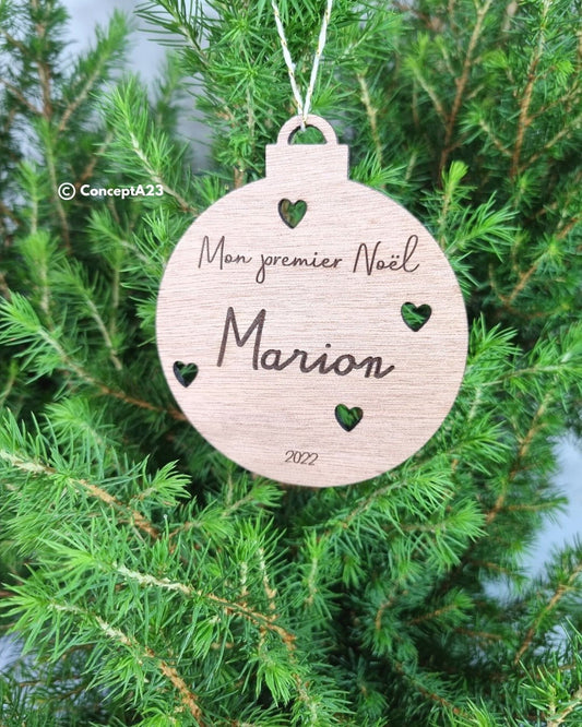boule-de-noel-personnalisee-en-bois-dessin-premier-noel